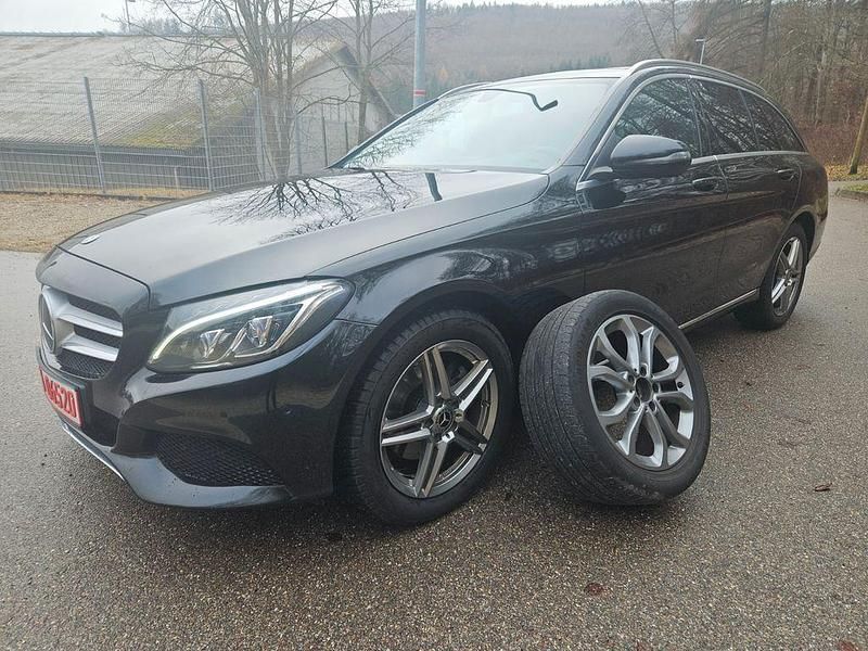Schwarz Gebraucht 2018 Mercedes C200 Limousine | 11.424 € (Superpreis) - Bild 1/4