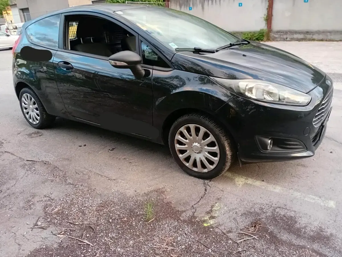 Gebraucht Ford Fiesta 75 PS (55 kW) 2014 Schwarz Kleinwagen