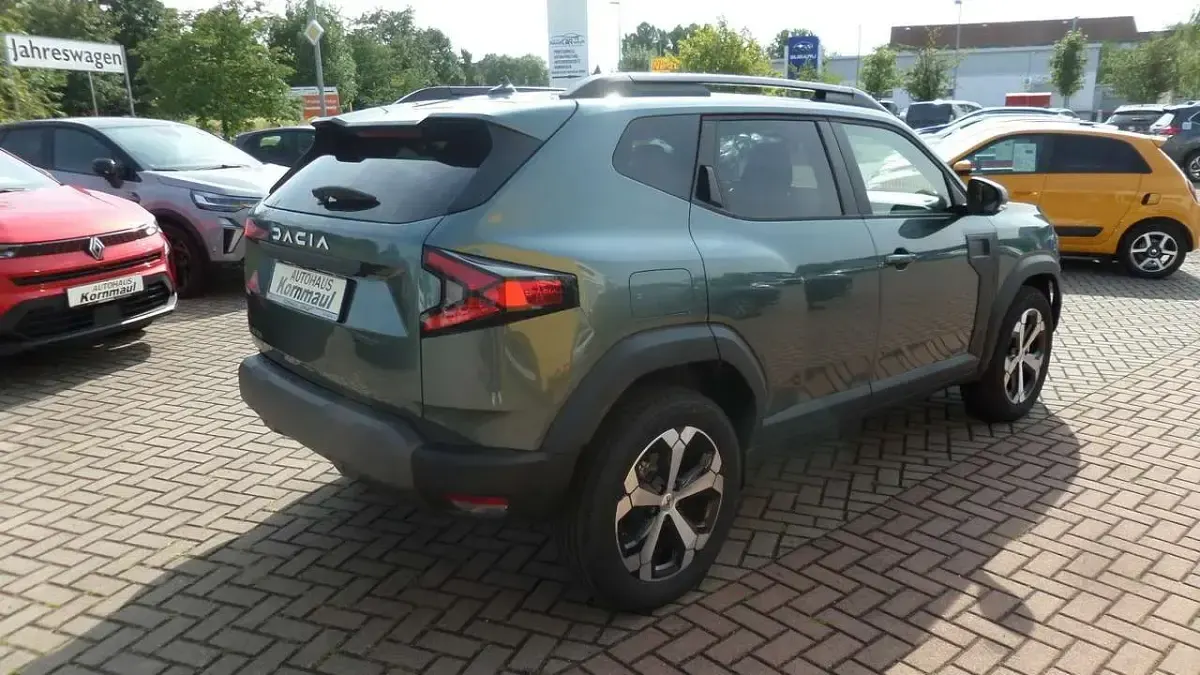 Gebraucht Dacia Duster Journey 141 PS (103 kW) 2025 Zedergrün SUV