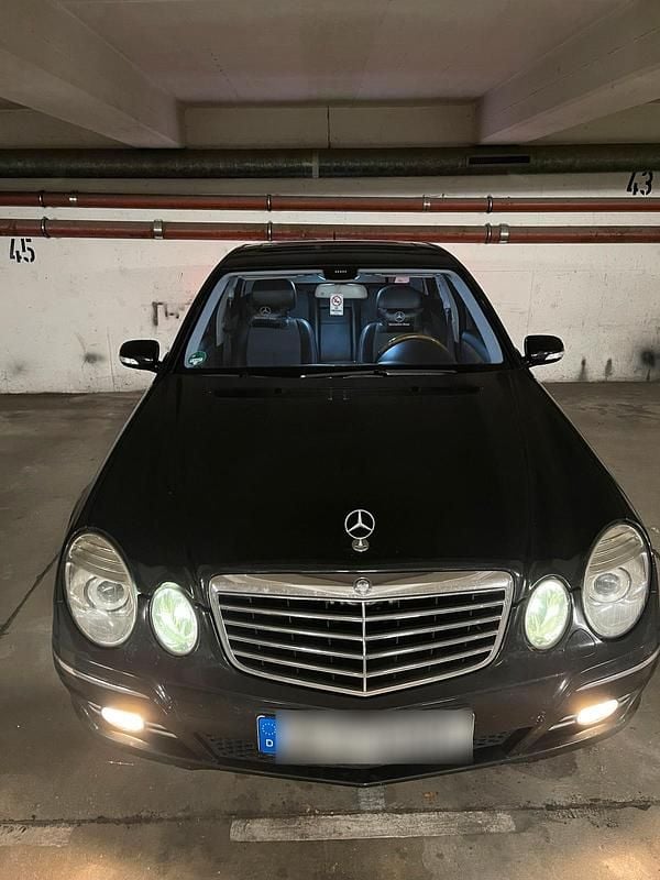 Schwarz Gebraucht 2007 Mercedes E280 Limousine | 7.100 € (Etwas zu teuer) - Bild 1/4