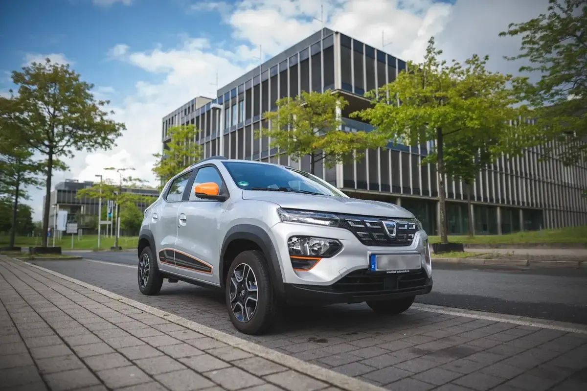 Usado Dacia Spring 13 kW (19 CV) 2022 Plateado Utilitario
