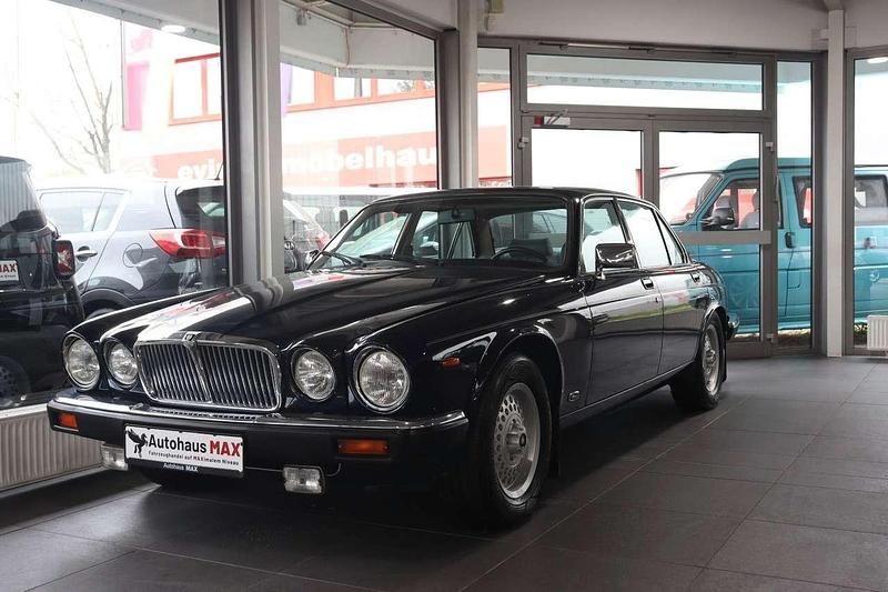 Blau Gebraucht 1986 Jaguar XJ12 Limousine | 34.990 € - Bild 1/4