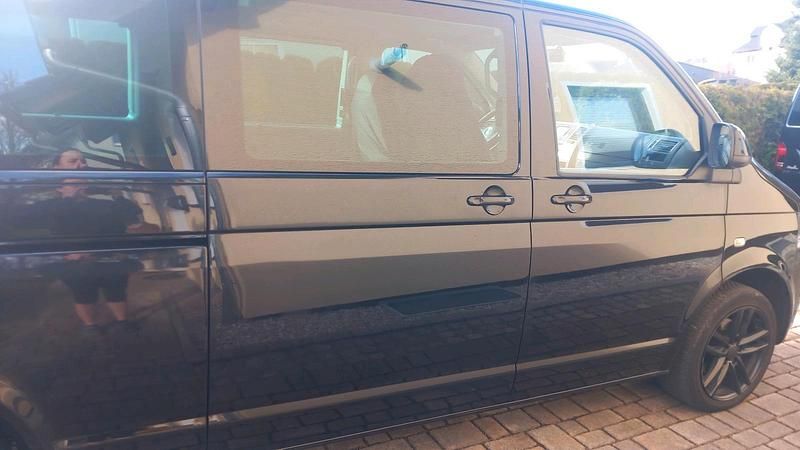 Second-hand VW Caravelle 140 CP (102 kW) 2012 Negru Van