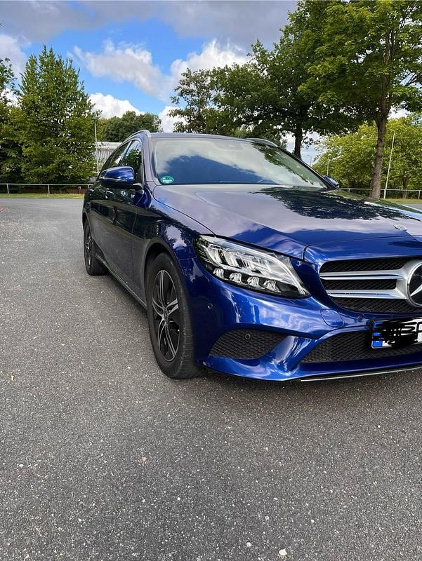 Gebraucht Mercedes C220 194 PS (142 kW) 2020 Blau Kombi