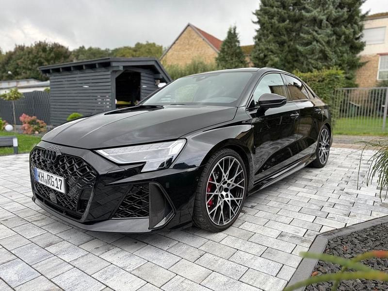 Schwarz Gebraucht 2025 Audi RS3 Sport Kleinwagen | 65.500 € (Guter Preis) - Bild 1/4