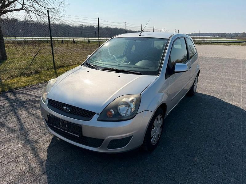 Gebraucht Ford Fiesta Style 60 PS (44 kW) 2008 Silber Kleinwagen