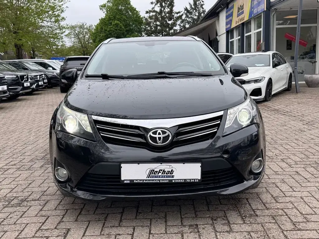 Gebraucht Toyota Avensis Life 124 PS (91 kW) 2012 Schwarz Kombi