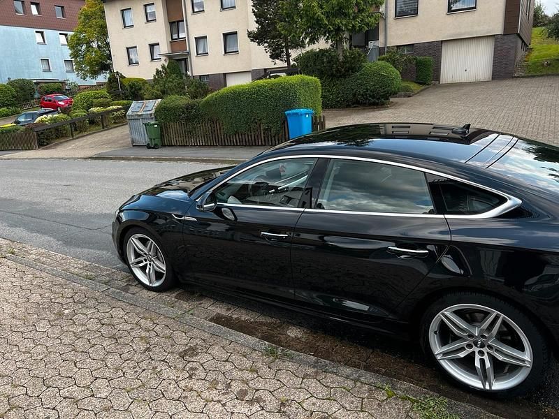 Schwarz Gebraucht 2017 Audi A5 Sportback Ambiente Kleinwagen | 19.900 € (Fairer Preis) - Bild 1/4