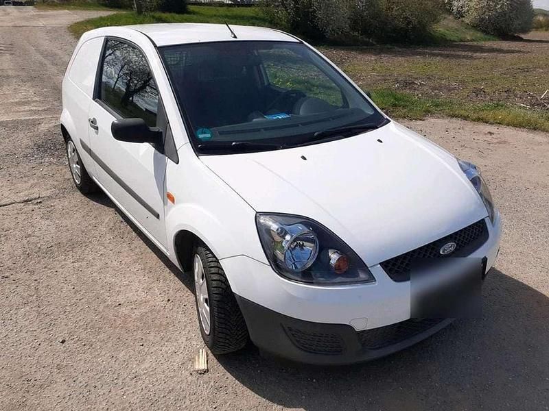 Gebraucht Ford Fiesta 69 PS (50 kW) 2008 Weiß Kleinwagen