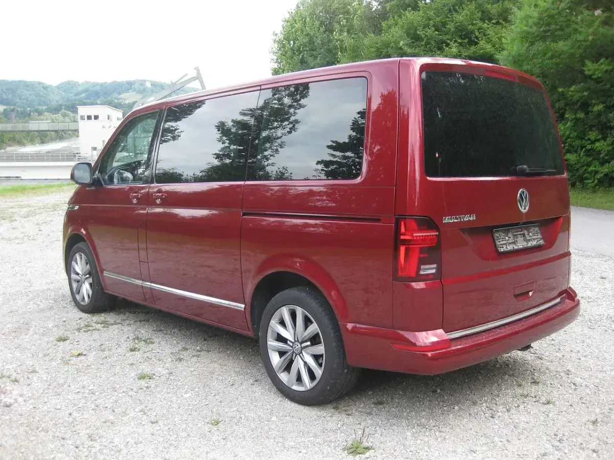 Gebraucht VW Multivan Pro 199 PS (146 kW) 2021 Rot Van / Kleinbus