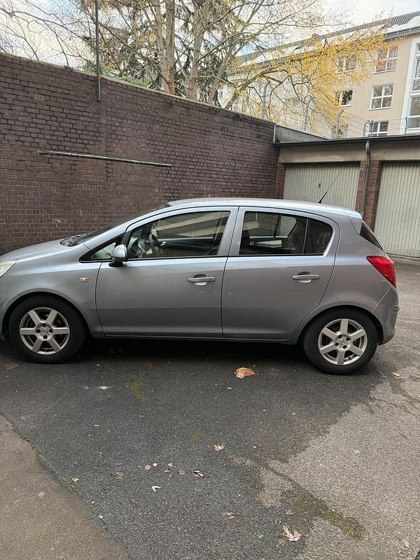 Gebraucht Opel Corsa 80 PS (58 kW) 2009 Silber Kleinwagen