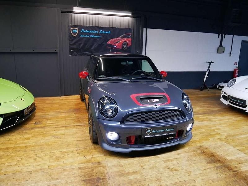 Grau Gebraucht 2013 Mini John Cooper Works Sport Kleinwagen | 24.999 € (Teuer) - Bild 1/4