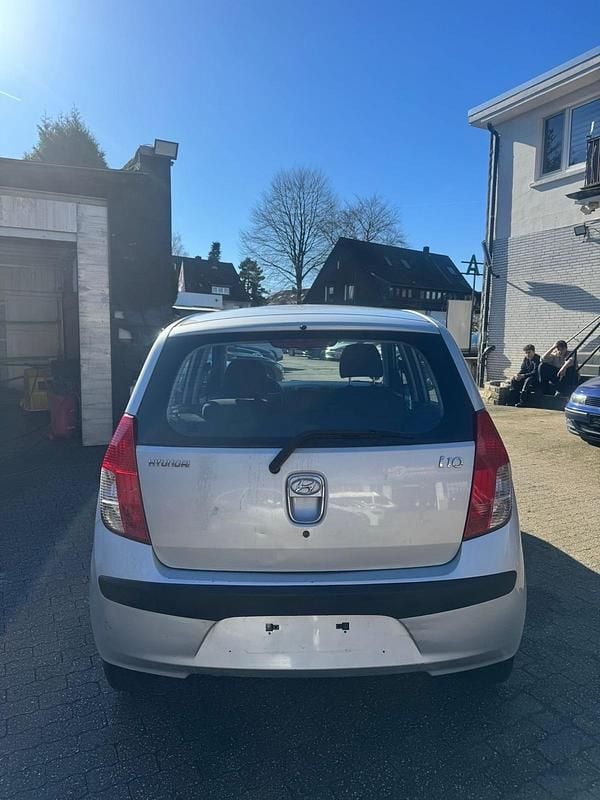 Gebraucht Hyundai i10 75 PS (55 kW) 2010 Silber Kleinwagen