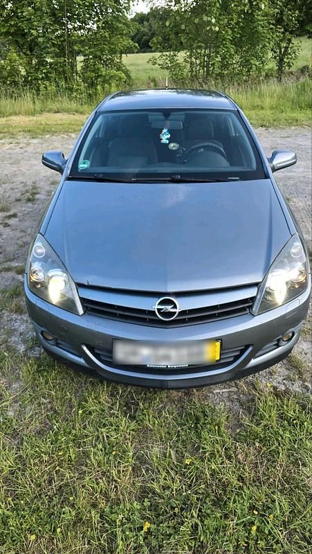 Grau Gebraucht 2006 Opel Astra GTC Coupé | 1.000 € (Superpreis) - Bild 1/4