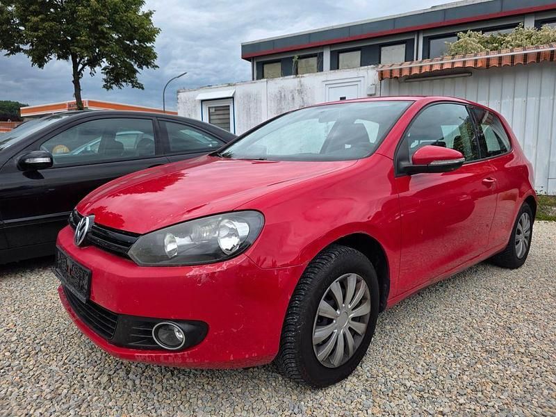 Gebraucht VW Golf VI Trendline 80 PS (58 kW) 2010 Rot Kleinwagen
