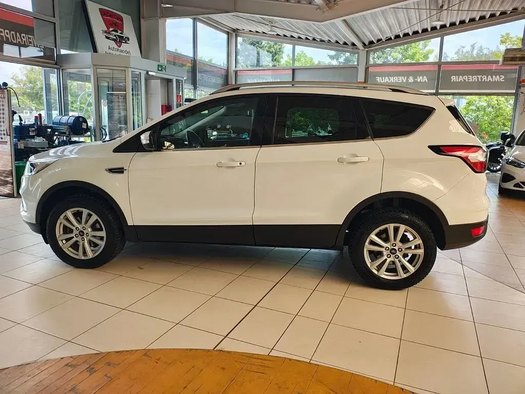 Gebraucht Ford Kuga Trend 120 PS (88 kW) 2018 Weiß SUV
