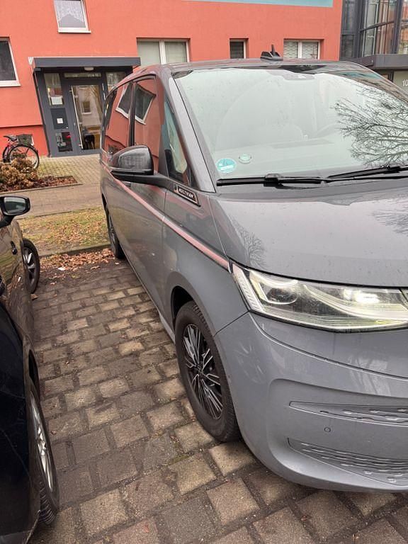 Gebraucht VW Multivan Style 150 PS (110 kW) 2024 Grau Van