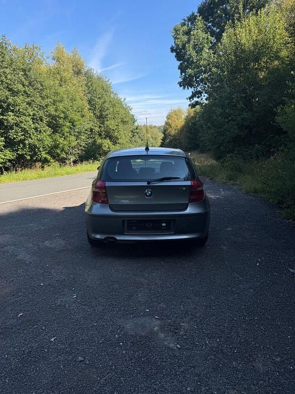 Gebraucht BMW 116 122 PS (89 kW) 2009 Grau Kleinwagen