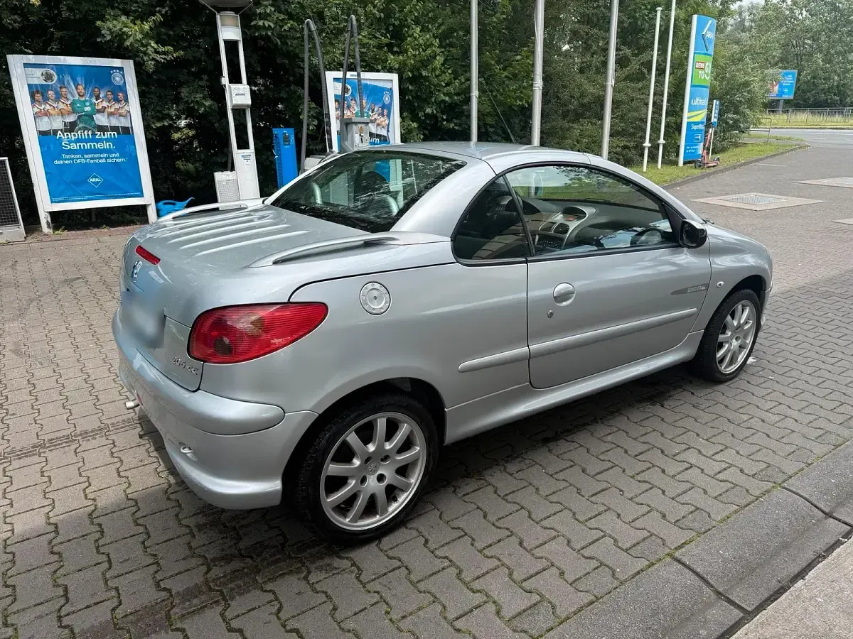 Gebraucht Peugeot 206 CC 109 PS (80 kW) 2005 Silber Cabrio