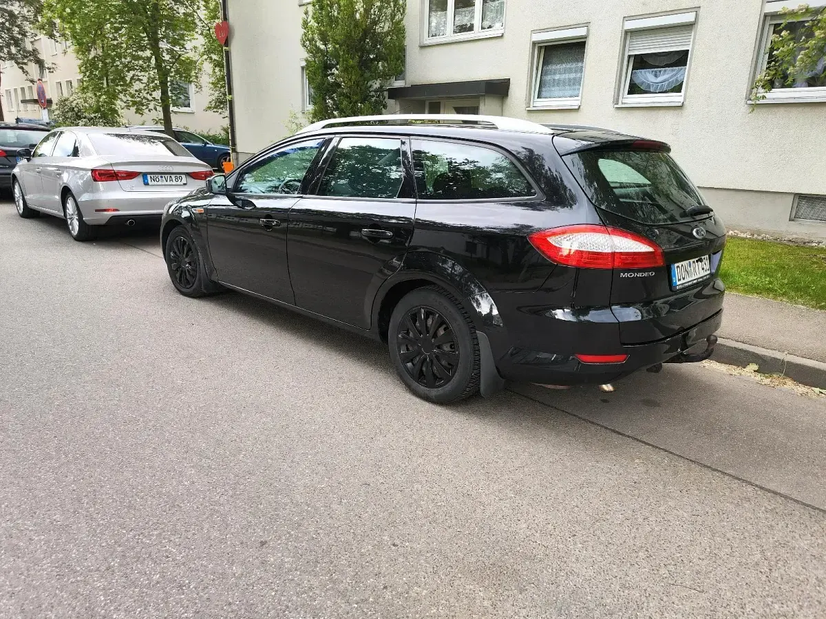 Usado Ford Mondeo 140 CV (102 kW) 2008 Negro Familiar
