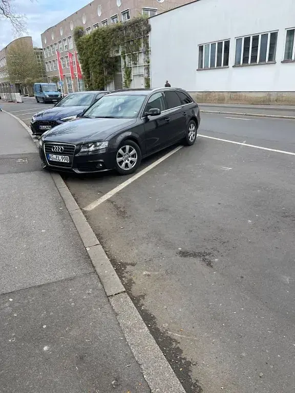 Gebraucht Audi A4 Ambiente 160 PS (117 kW) 2010 Schwarz Kombi