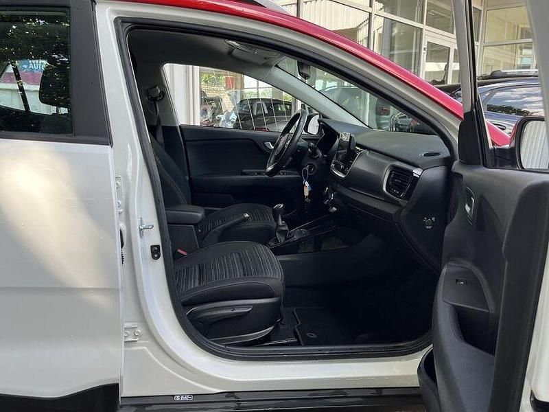 Gebraucht Kia Stonic 101 PS (74 kW) 2022 Weiß SUV