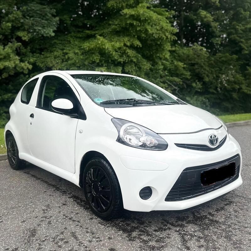Weiß Gebraucht 2014 Toyota Aygo Kleinwagen | 5.300 € (Guter Preis) - Bild 1/4