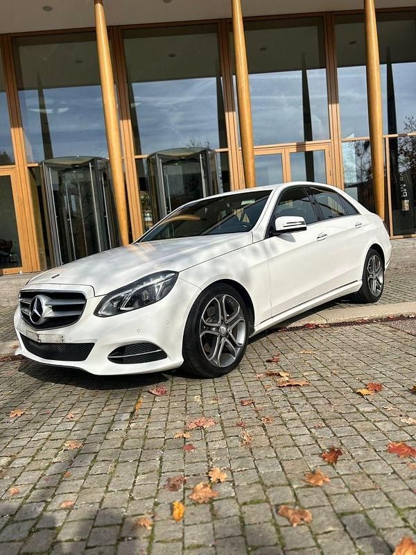 Weiß Gebraucht 2016 Mercedes E250 Avantgarde Limousine | 22.900 € (Guter Preis) - Bild 1/4