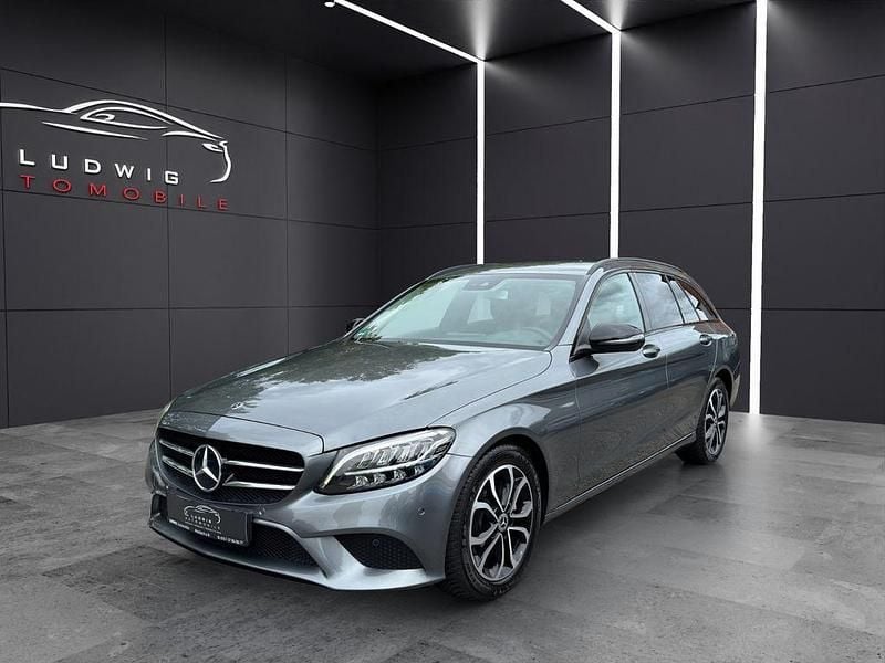 Grau Gebraucht 2019 Mercedes C220 Limousine | 23.999 € (Guter Preis) - Bild 1/4