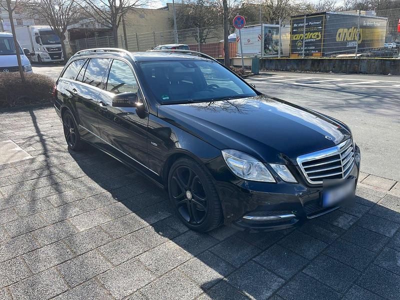 Gebraucht Mercedes E250 204 PS (150 kW) 2011 Schwarz Kombi