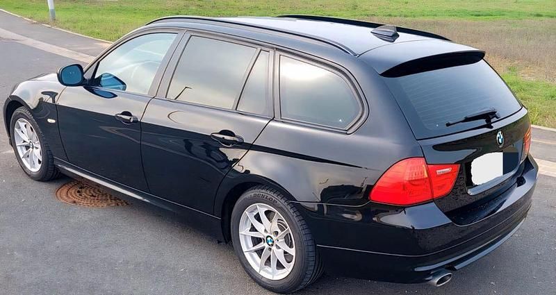 Gebraucht BMW 320 Lifestyle 184 PS (135 kW) 2011 Schwarz Kombi