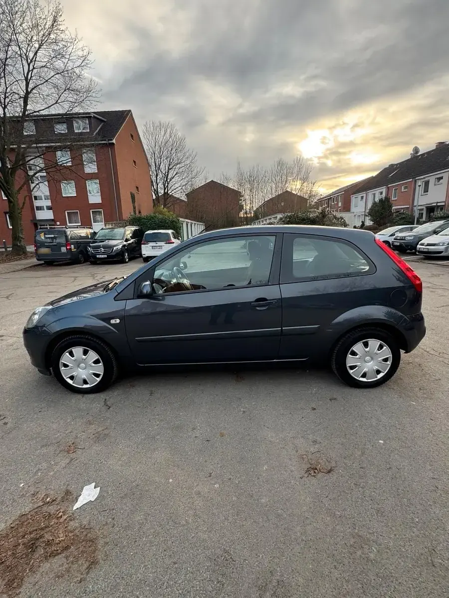 Gebraucht Ford Fiesta 65 PS (47 kW) 2008 Grau Kleinwagen