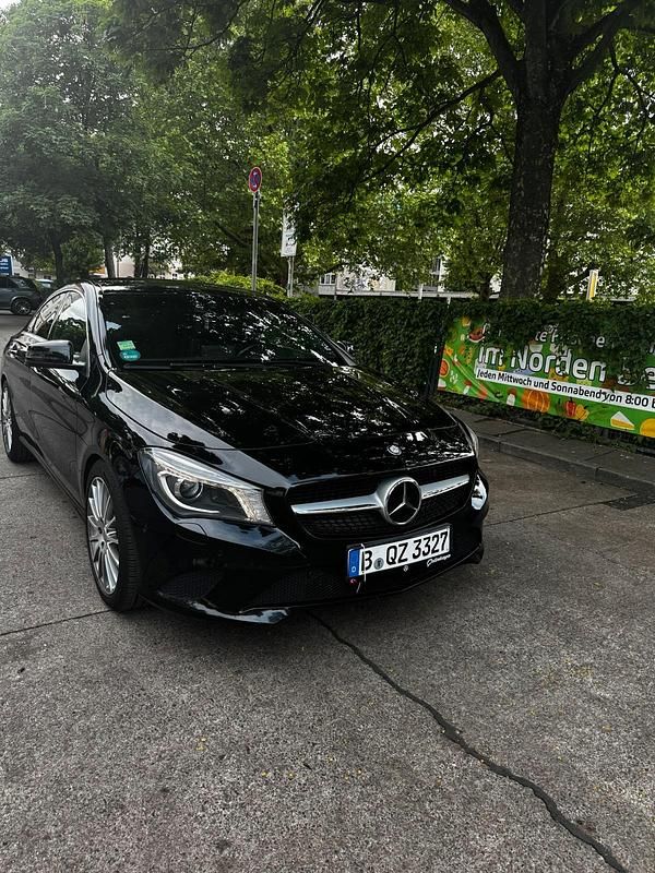 Schwarz Gebraucht 2016 Mercedes CLA200 Coupé | 15.999 € (Fairer Preis) - Bild 1/4
