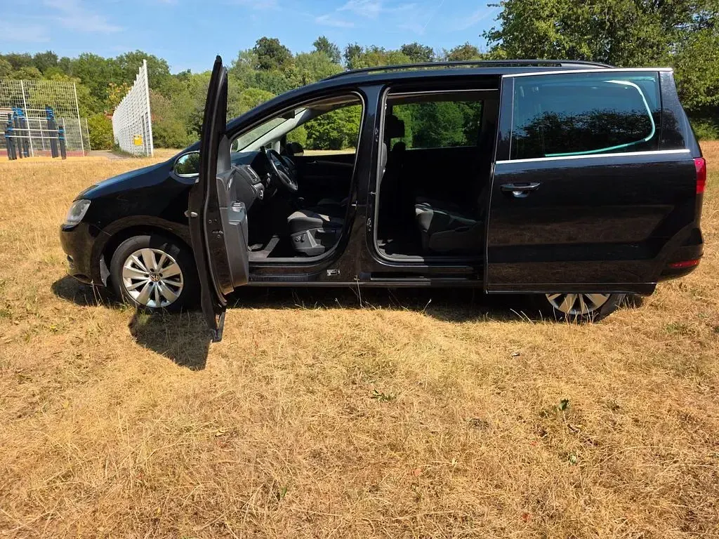 Gebraucht VW Sharan Comfortline 150 PS (110 kW) 2014 Schwarz Van / Kleinbus