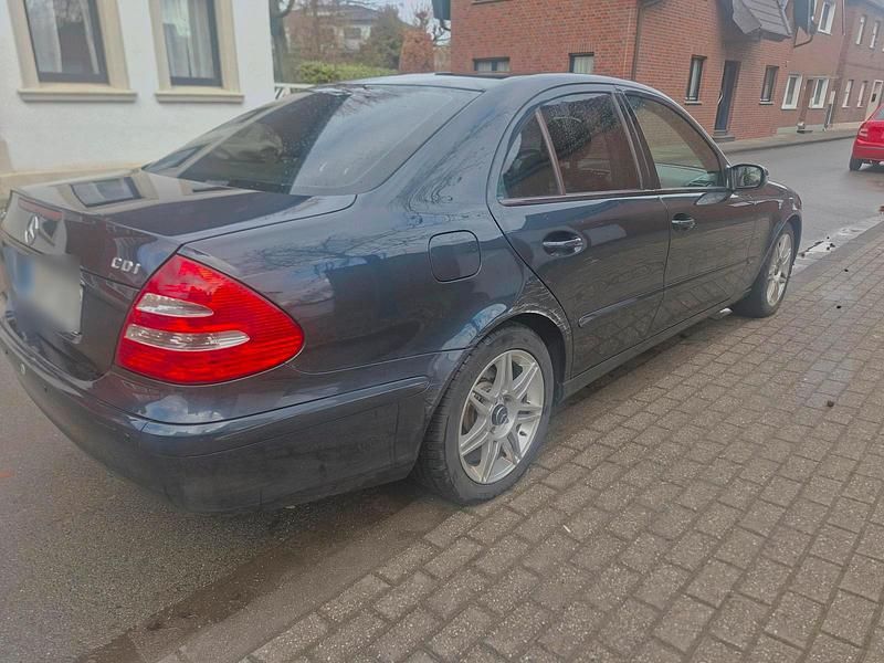 Gebraucht Mercedes E220 150 PS (110 kW) 2004 Limousine