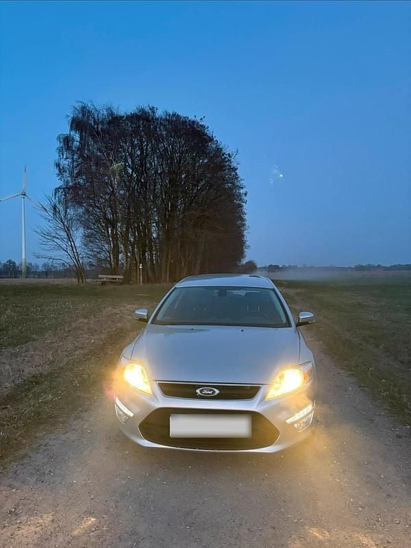 Gebraucht Ford Mondeo 140 PS (102 kW) 2012 Silber Kombi