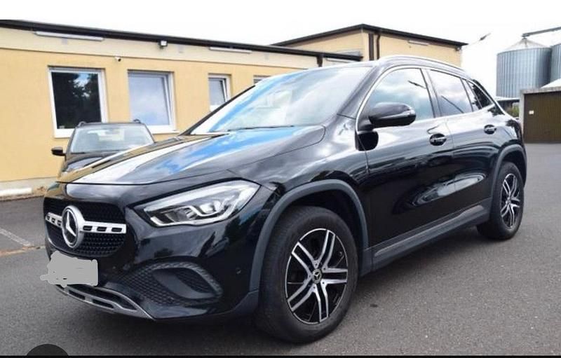 Schwarz Gebraucht 2021 Mercedes GLA180 SUV | 29.999 € (Fairer Preis) - Bild 1/1