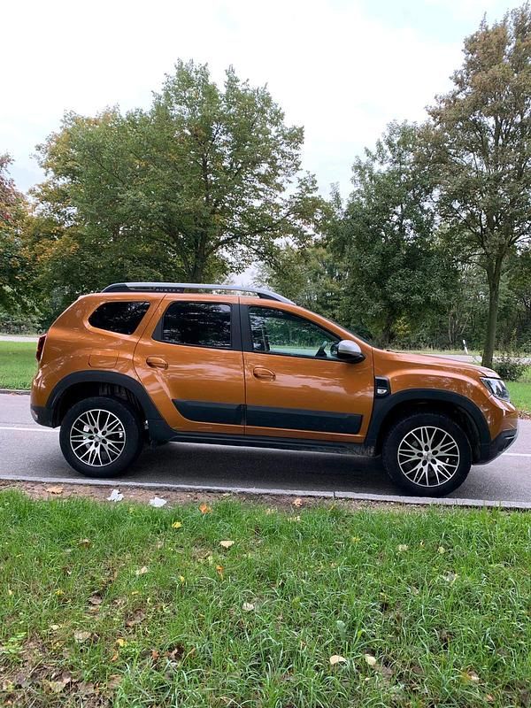 Orange Gebraucht 2018 Dacia Duster Prestige SUV | 10.700 € (Superpreis) - Bild 1/4