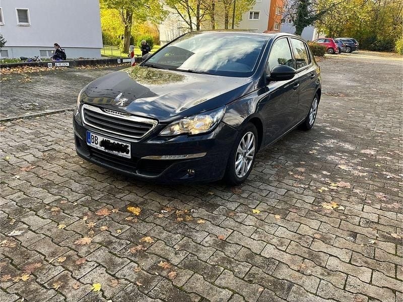 Grau Gebraucht 2016 Peugeot 308 Access Limousine | 5.250 € (Superpreis) - Bild 1/4