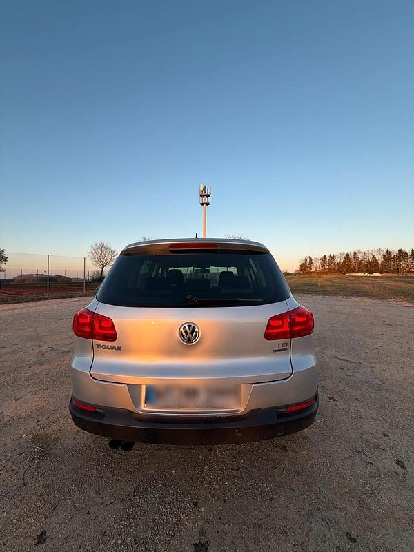 Gebraucht VW Tiguan 122 PS (89 kW) 2012 Silber SUV