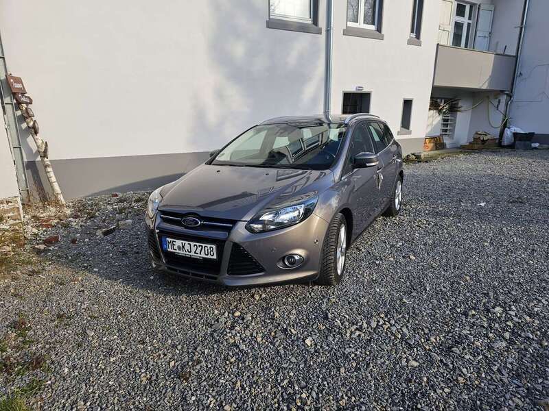 Braun Gebraucht 2013 Ford Focus Titanium Kombi | 6.000 € (Etwas zu teuer) - Bild 1/4