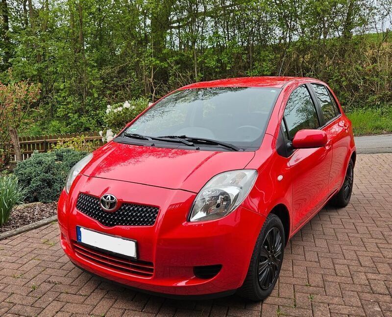 Rot Gebraucht 2006 Toyota Yaris Sol Limousine | 4.999 € (Etwas zu teuer) - Bild 1/4