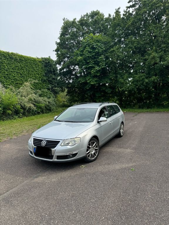Grau Gebraucht 2007 VW Passat Individual Kombi | 2.500 € (Fairer Preis) - Bild 1/4