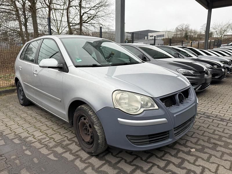 Used VW Polo 65 HP (47 kW) 2006 Silver Hatchback