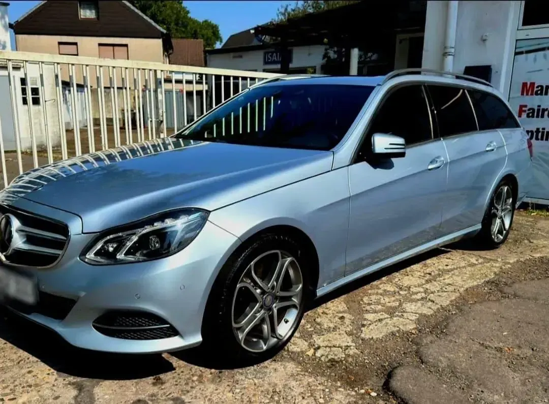 Gebraucht Mercedes E300 231 PS (169 kW) 2013 Blau Kombi
