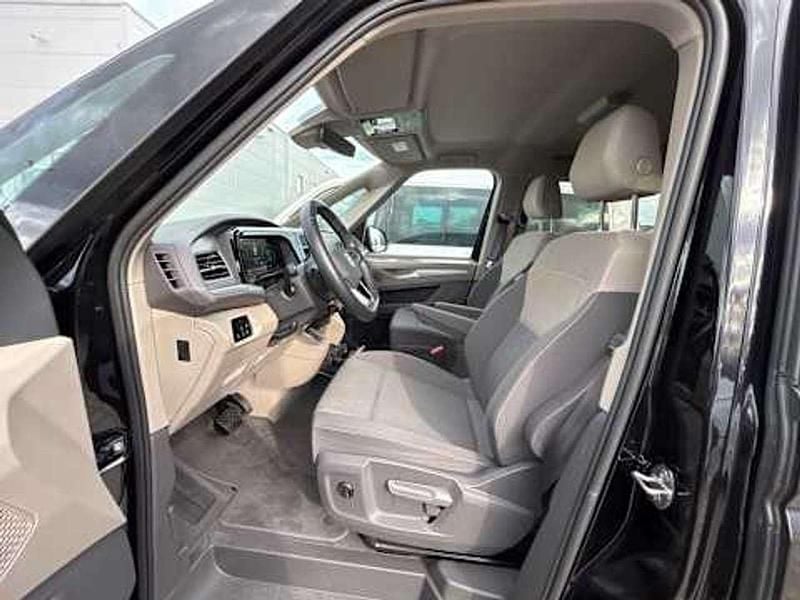 Second-hand VW Multivan Life 150 CP (110 kW) 2022 Negru Monovolum