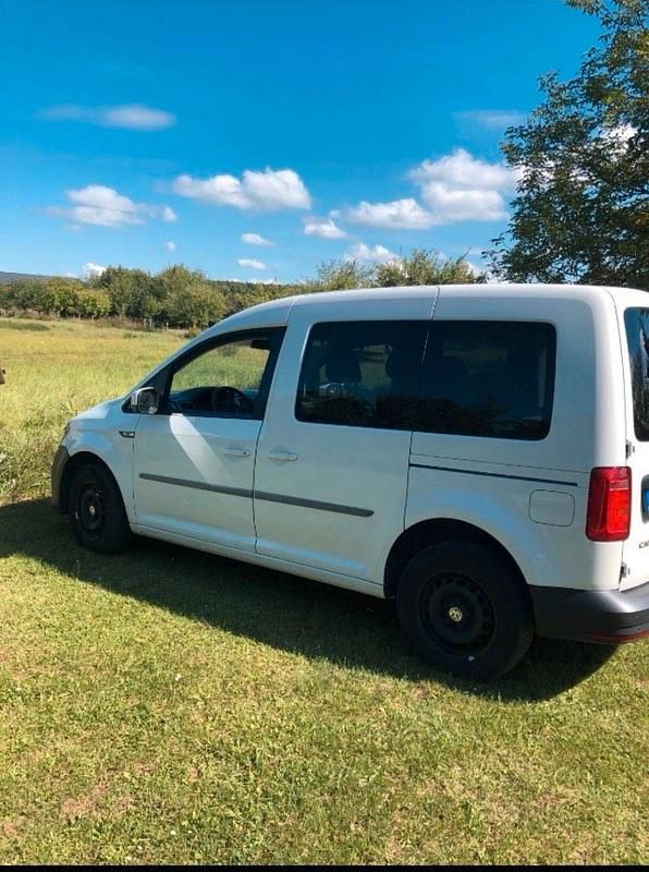 Second-hand VW Caddy 102 CP (75 kW) 2017 Alb Monovolum