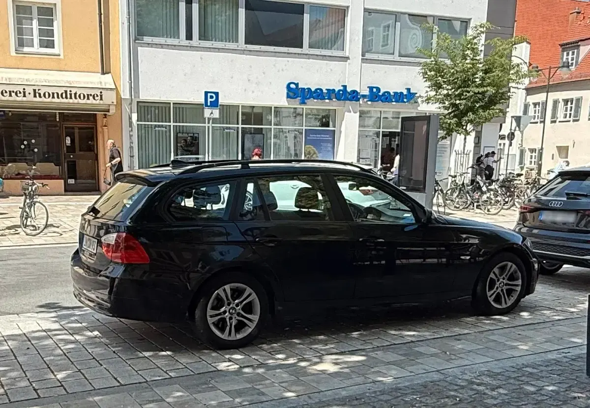 Gebraucht BMW 320 177 PS (130 kW) 2008 Schwarz Kombi