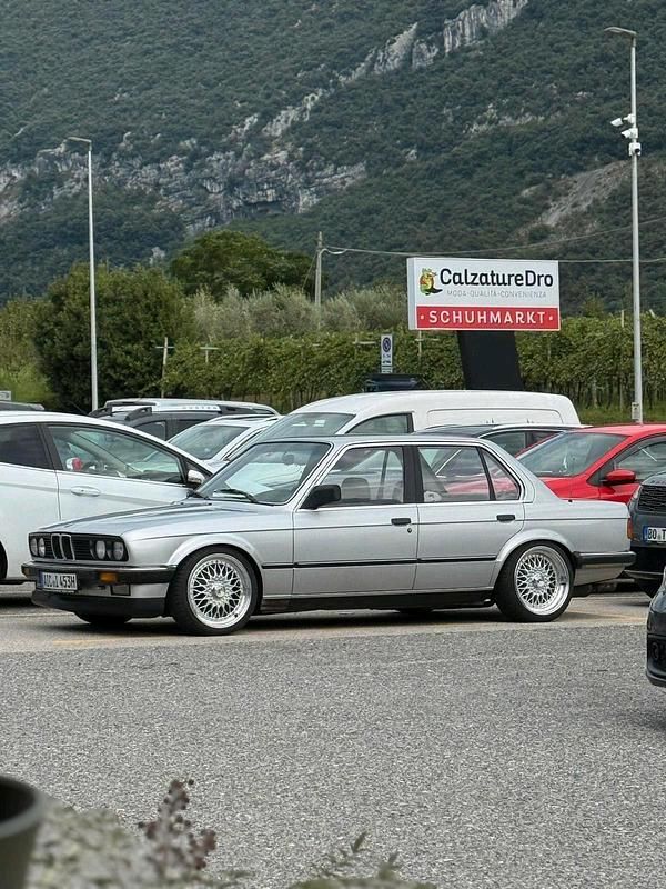 Gebraucht BMW 324 Performance 117 PS (86 kW) 1986 Silber Limousine