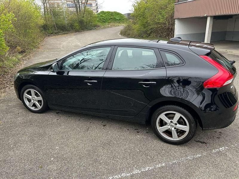 Gebraucht Volvo V40 122 PS (89 kW) 2017 Schwarz Limousine